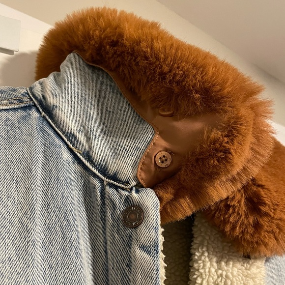 Levi’s Premium Oversized Sherpa Jacket - Picture 3 of 5